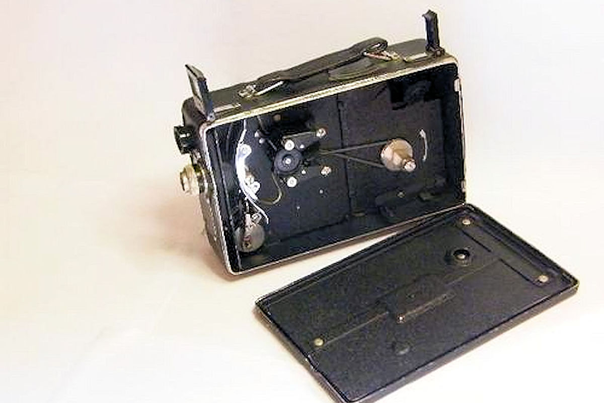 Camera Cine-Kodak Modl BB Junior  - ouverte